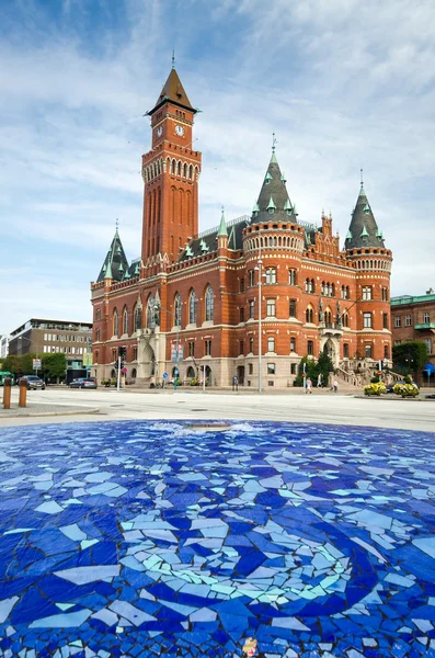 Blick auf Brunnen und Rathaus in Helsingborg — Stockfoto