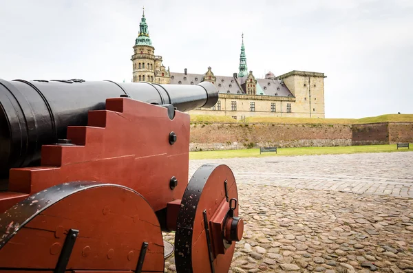 Old cannon near Helsingor castle — Stock Photo, Image