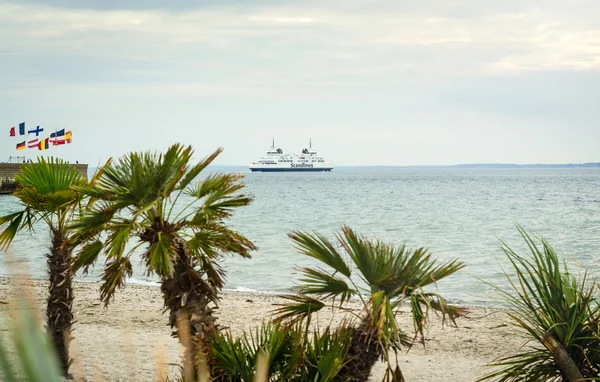 Palm beach view for Scandlines ferry leaving port — Stock Photo, Image