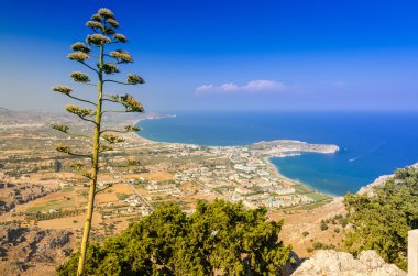 Tsambika dağın Doğu Yakası görünümü