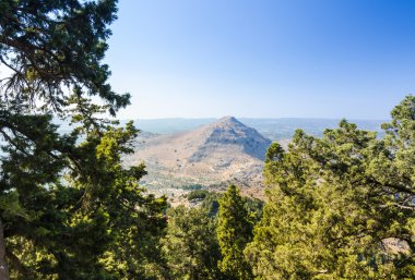 Tsambika dağın kuzey tarafında görüntülemek