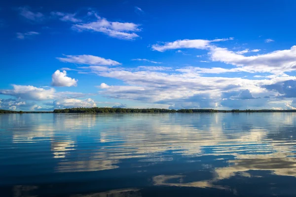 Reflexão do lago na Suécia — Fotografia de Stock