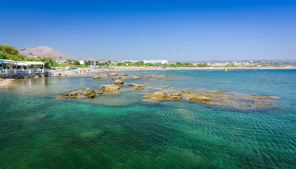 Agua de mar transparente en la costa griega — Foto de Stock