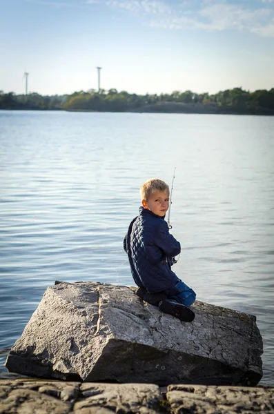 Retrato de menino de pesca — Fotografia de Stock