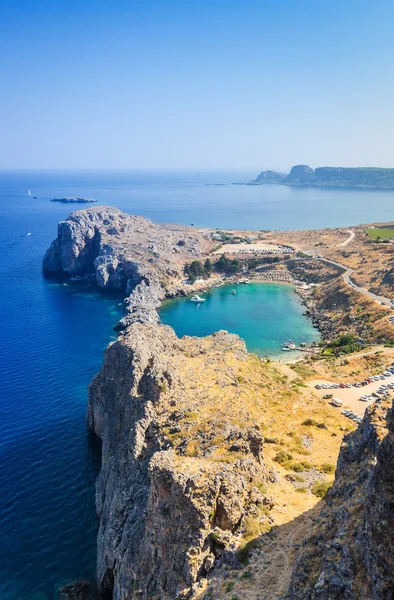 Azurblå hjärtformade sea bay i Lindos — Stockfoto