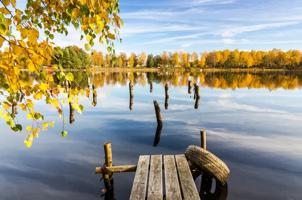 Lago svedese nel mese di ottobre — Foto Stock
