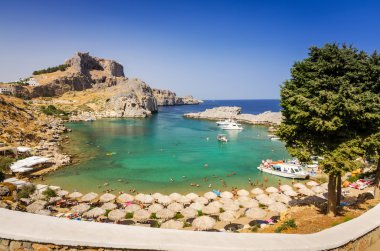 Lindos kale altında Sunny beach
