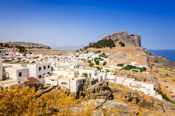 Arquitectura típica de pueblo blanco en Lindos — Foto de Stock