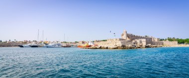 Panorama manzara Rhodes kale şehir limanı ile