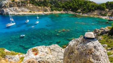 Anthony Quinn deniz sembolik hasır şapka ile defne