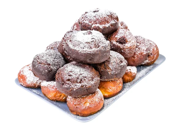 Donuts frescos caseiros em pilha no prato — Fotografia de Stock