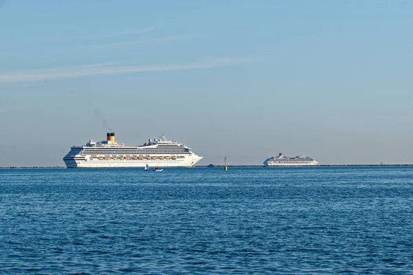 Cruise Ship Gulf Spezia Italy — Stock Photo, Image
