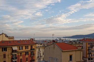 La Spezia 'nın havadan görünüşü İtalya' da güzel bir kasaba