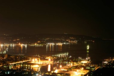 Gecenin körfezi Spezia