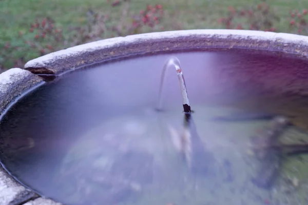 Long Exposure Water Coming Out Fountain Garden — Stock Photo, Image