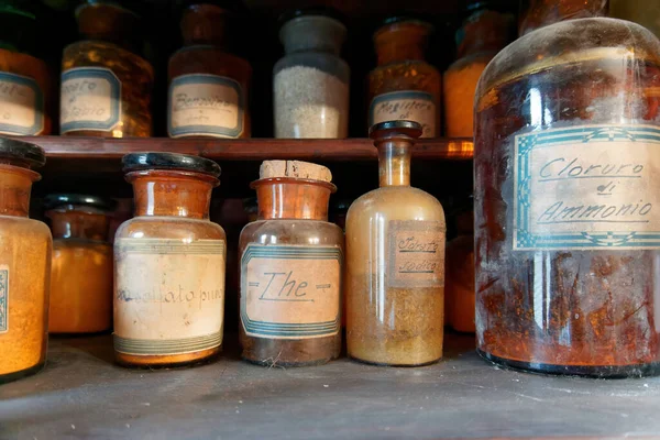 Eine Flasche Gift Auf Einem Hintergrund Aus Altem Medizin Chemie — Stockfoto