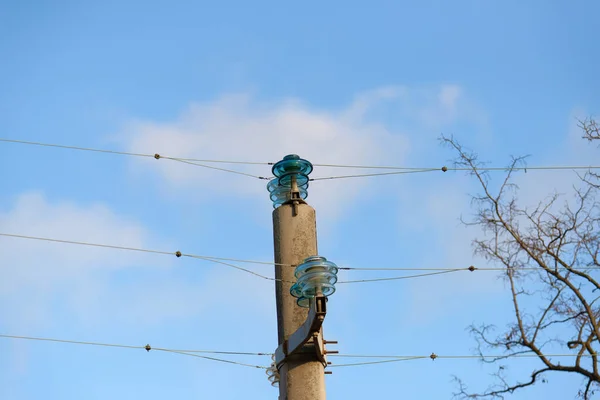 Stromleitung Und Isolator Vor Blauem Himmel — Stockfoto