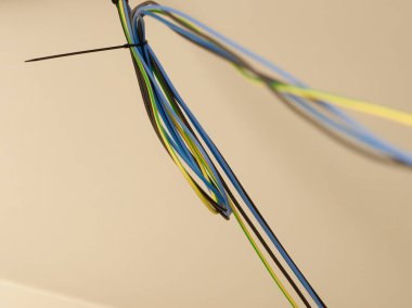 Bir evdeki elektrik santralini yenile