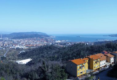 La Spezia 'nın havadan görünüşü İtalya' da güzel bir kasaba