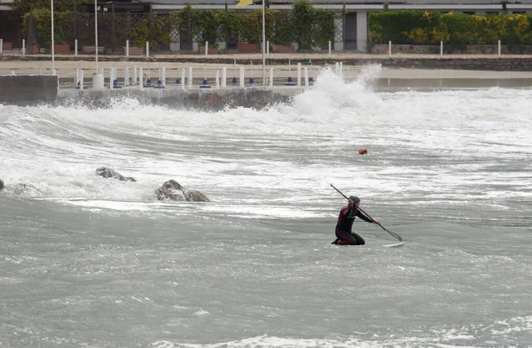 Серфингист Сплавляет Волну Море — стоковое фото