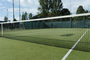 Yeşil Tenis Kortu