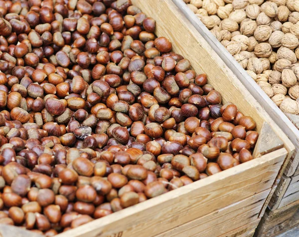 Castaño en el mercado —  Fotos de Stock