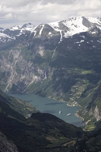 Norský fjord v letním období — Stock fotografie