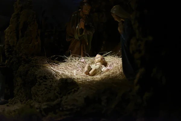 Noel doğum sahnesi, İtalya 'da Meryem, Yusuf ve bebek İsa heykelleriyle temsil ediliyor.