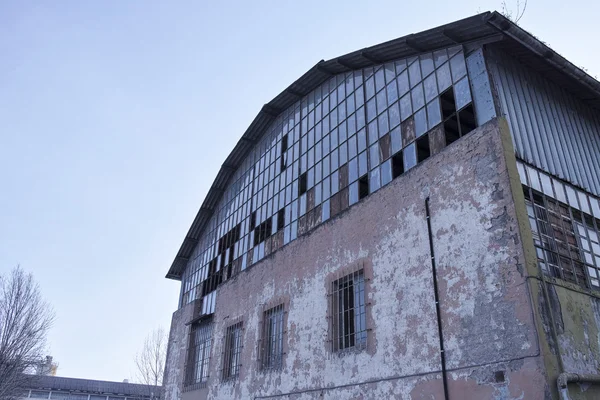 Деатиль Старого Індустріального Будинку Італії — стокове фото