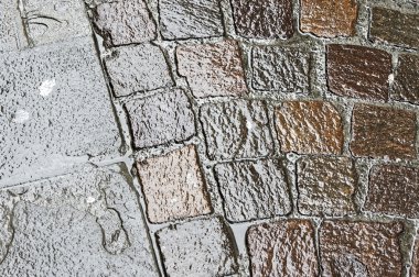 İtalya 'da ıslak asfalt detayları