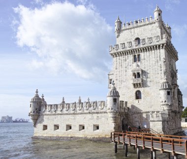 Tagus nehri, Belem, Lizbon, Portekiz 'deki Belem kulesi. UNESCO Dünya Mirası Alanı.