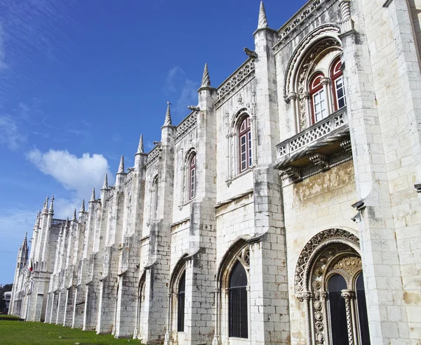 O Mosteiro Jerónimos ou Mosteiro Hieronymites está localizado em — Fotografia de Stock