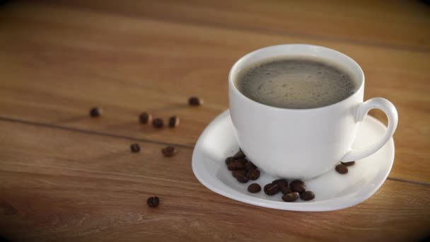 Pyszne i gorący kubek kawy — Wideo stockowe