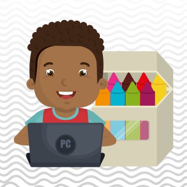 Çocuklar okulda dizüstü bilgisayar kullanarak 