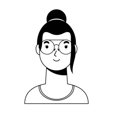Gözlüklü genç bir kadın.