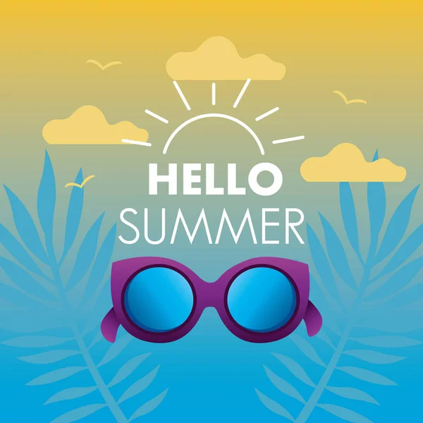 Olá temporada de verão lettering com óculos de sol no mar — Vetor de Stock