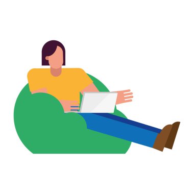 Laptoplu adam puf üzerinde çalışıyor ev vektör tasarımı