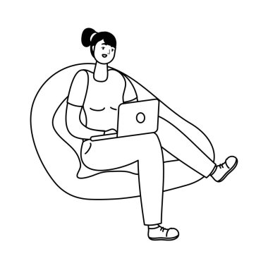 Dizüstü bilgisayar tarzı simge kullanarak koltukta oturan genç bir kadın