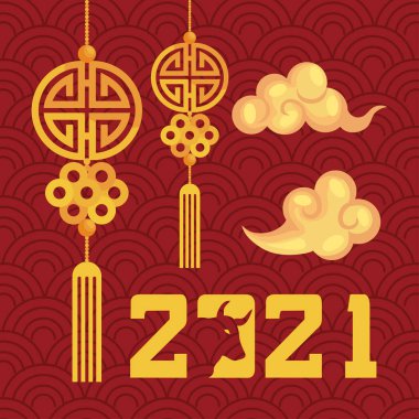 Yeni yılın kutlu olsun 2021, altın bulutlar ve süslemeler asılı.