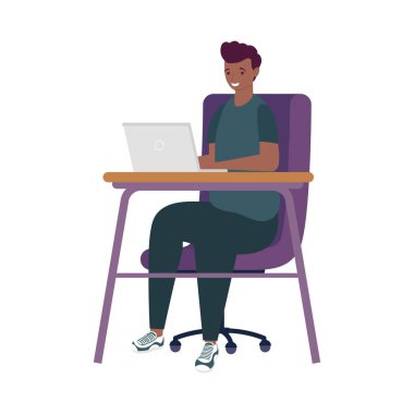 Genç afro adam internette bilgisayarını kullanarak öğreniyor.