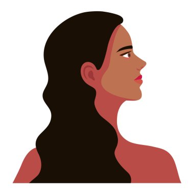 Esmer kadın üstsüz.