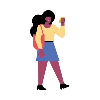 Gilr akıllı telefon kullanarak yürüyor.