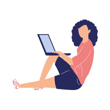 Dizüstü bilgisayar kullanan kadın