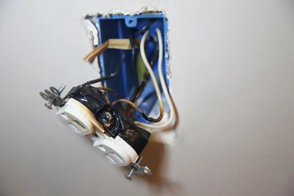 Hatalı elektrik prizine