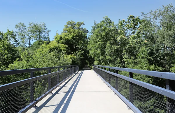 Sendero para caminar y andar en bicicleta Puente —  Fotos de Stock