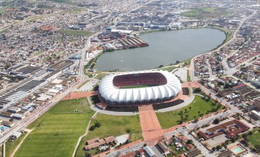 Arial görünümü göl ve Futbol Stadyumu