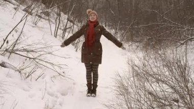 Solunum egzersiz yaparak kız