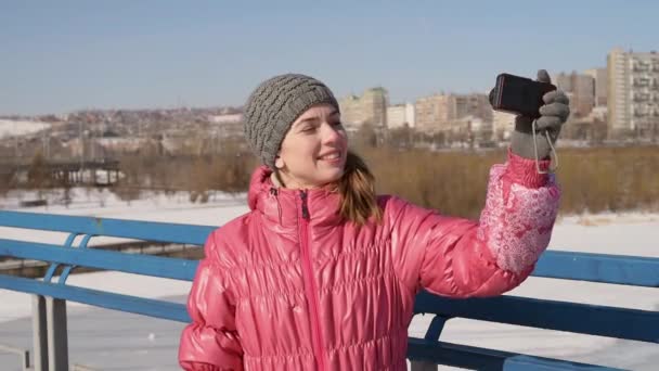 Selfie nő a kamera — Stock videók
