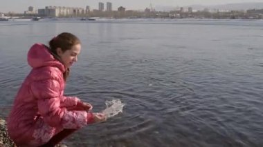 Nehire kadın düşüyor parça