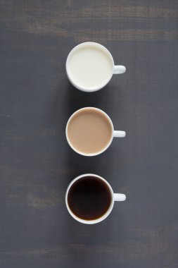 Üç bardak süt ve kahve